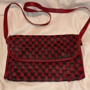 BEAUTIFUL WOMEN'S RED AND BLACK SOFT LEATHER WOVEN SHOULDER BAG